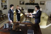 Salvation – (v.l.n.r.) Harris (Ian Anthony Dale) Grace (Jennifer Finnigan); Darius (Santiago Cabrera); Präsidentin Mackenzie (Tovah Feldshuh)