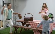 Modern Family – L-R: Ty Burrell als Phil Dunphy, Sofía Vergara als Gloria Delgado-Pritchett, Jeremy Maguire als Joe Pritchett.