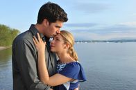 Sturm der Liebe – Konstantin (Moritz Tittel, l.); Marlene (Lucy Scherer, r.)