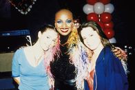 Charmed - Zauberhafte Hexen – (v.l.n.r.) Phoebe (Alyssa Milano); Janice Robinson (Janice Robinson); Piper (Holly Marie Combs)