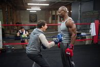 Brooklyn Nine-Nine – Jake Peralta (Andy Samberg, l.); Terry Jeffords (Terry Crews, r.)