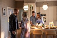 Ricky Stanicky – v.li.: JT (Andrew Santino), Susan (Anja Savcic), Dean (Zac Efron), Erin (Lex Scott Davis)