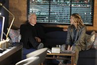 Navy CIS – Leroy Jethro Gibbs (Mark Harmon, l.); Jack Sloane (Maria Bello, r.)
