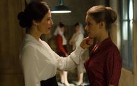Velvet – Doña Blanca (Aitana Sánchez-Gijón, l.); Luisa (Manuela Vellés, r.)