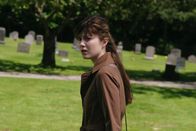 Final Destination 3 – Wendy (Mary Elizabeth Winstead) feiert mit ihren Freunden ihren Highschool-Abschluss in einem Freizeitpark. Kurz vor der Achterbahnfahrt überkommt sie eine tödliche Vision. Die Schüler lassen die Bahn links liegen. Prompt geschieht ein schrecklicher Unfall, bei dem alle Achterbahnbesucher sterben. Nun will sich der Tod seine überlebenden Opfer auf anderem Wege holen ...