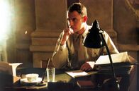 Taking Sides - Der Fall Furtwängler – Lieutenant David Wills (Moritz Bleibtreu) ist mit Major Steve Arnolds Vorgehen unzufrieden.