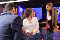 Alles oder Nichts – Henning (Martin Augustin Schneider, r.) ist sichtlich enttäuscht, als er Tarek (Varol Sahin, l.) und Jenni (Anna Mennicken, M.) miteinander sieht ...
