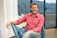 Kaffee oder Tee – Täglich von Montag bis Freitag, jeweils um 16:05 Uhr (Teil1) und um 17:05 Uhr (Teil2) im SWR Fernsehen. Das tägliche Servicemagazin des SWR Fernsehens bietet Wissenswertes aller Sparten. Mit Gesundheitstipps, Rezepten, Ratschlägen, Freizeitanregungen und Unterhaltung. Diese Woche mit Jens Hübschen
