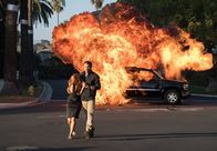 Lethal Weapon – Riggs (Clayne Crawford, r.) und Murtaugh müssen den Mord an einer jungen Frau untersuchen, dabei trifft Riggs auf Rachel (Elizabeth McLaughlin, l.), die beste Freundin seiner verstorbenen Frau Miranda. Rachel ist in großer Gefahr ...