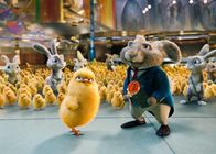 Hop - Osterhase oder Superstar? – "Hop - Osterhase oder Superstar", Auf der Osterinsel werden eifrig Süßigkeiten produziert, die dann in aller Welt für die Kinder versteckt werden. Dem alten Osterhasen wird die Aufgabe allmählich zu schwer. Er beschließt daher, sein Amt an seinen Sohn E.B. zu übergeben. Dieser hat allerdings ganz andere Pläne. Als leidenschaftlicher Drummer träumt er von einer Karriere als Musiker. Um der Amtsübergabe zu entkommen, flüchtet er daher nach Los Angeles, wo er Familie O'Hare überraschend vor den Wagen hüpft.