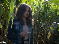 Schloss Einstein – Annika (Alexandra Schiller) hat sich im Labyrinth verlaufen.