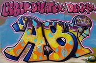 SOKO Stuttgart – Das Abimotto der Abiturienten des Goethe-Gymnasiums "Lieber Dichter als Denker" wurde als Graffiti auf der Schulwand verewigt.