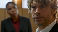 Navy CIS: L.A. – Special Agent Effie Carlson (Nicki Micheaux, l.); Marty Deeks (Eric Christian Olsen, r.)