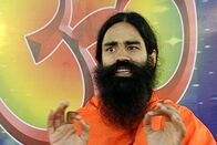 Yoga - Der Atem Indiens – Yogaprediger Swami Ramdev in der Stadt Raipur/Indien