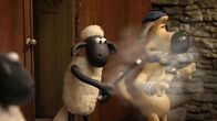 Shaun das Schaf – Zaubervorführung im Stall. Bitzer verschwindet vor den Augen der Schafe.