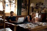 Homeland – Zusammen versuchen sie herauszufinden, wer hinter Carrie her ist und sie auf Abschussliste gesetzt hat: Jonas (Alexander Fehling, l.) und Carrie (Claire Danes, r.) ...