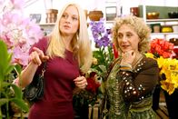 Monk – (v.li.): Teri Polo (Stephanie), Carol Kane (Joy).