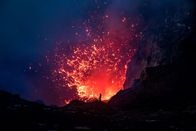 Terra X: Ein perfekter Planet – In der Geschichte der Erde haben mehrmals Vulkane für zu hohe CO2-Konzentrationen in der Atmosphäre gesorgt. Die Folge waren diverse Massensterben. Heute ist es der Mensch, der den Kohlenstoffhaushalt unserer Erde aus dem Gleichgewicht zu bringen droht.