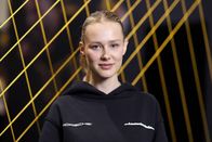 Car Maniac – Rennfahrerin Laura-Marie Geissler auf der Internationalen Leitmesse für Fitness, Wellness und Gesundheit, sowie Bodybuilding, Kraftsport und Kampfsport FIBO 2022 in der Koelnmesse. Köln, 07.04.2022 NRW Deutschland