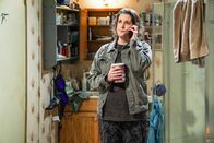 Mom – Shannon (Melanie Lynskey)