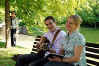 Sturm der Liebe – ARD STURM DER LIEBE FOLGE 1348 Uhr im ERSTEN. Als Sibylle (Julia Mitrici, l.) Xaver (Jan van Weyde, M.) mit Lena (Johanna Bönninghaus, r.) sieht, flammen ihre Gefühle für ihn erneut auf.