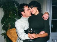 In aller Freundschaft – MDR Fernsehen IN ALLER FREUNDSCHAFT FOLGE 123, "Das Wagnis" Uhr. Achim Kreutzer (Holger Daemgen) glaubt endlich die Frau fürs Leben gefunden zu haben. Nur trägt Claudia Kaufmann (Gerit Kling) ein dunkles Geheimnis...