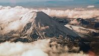 alpha-expedition / Länder-Menschen-Abenteuer: Mit dem Zug durch ... – Im Tongariro-Nationalpark thronen die mächtigsten Vulkane Neuseelands.
