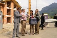 Die Rosenheim-Cops – Die Rosenheimer Kollegen (v.li.: Igor Jeftic, Michael A. Grimm, Petra Einhoff, Max Müller) ermitteln auf der Baustelle.