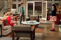 Two and a Half Men – v.r.) eine unglaubliche Geschichte ...