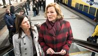 Die letzte Reise – In großer Sorge: Maren (Nina Kronjäger, li.) und Heike (Suzanne von Borsody) möchten den Freitod ihrer Mutter verhindern.