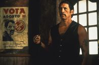 Desperado – Tot oder lebendig! Im Auftrag des kaltblütigen Drogenbarons Bucho soll sich Navajas (Danny Trejo) auf die Suche nach "El Mariachi" machen.