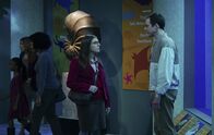 The Big Bang Theory – Es ist Thanksgiving und die Clique hat unterschiedliche Pläne für den Feiertag: Sheldon (Jim Parsons, r.) und Amy (Mayim Bialik, l.) fahren - rein freundschaftlich - zu einem Buffet in der Cafeteria des Aquariums, während Howard, Bernadette, Raj und Emily in der Suppenküche aushelfen ...