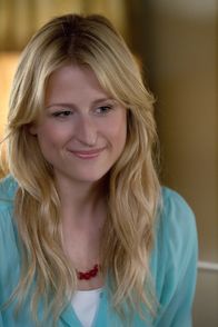 Emily Owens – Ihren Geburtstag feiert Emily (Mamie Gummer) nicht besonders gern. Gut, dass auch Cassandra, die gerne im Mittelpunkt steht Geburtstag hat ...