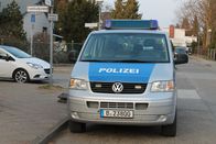 Auf Streife - Berlin – Gewalt in der Familie, Drogenhandel, Diebstahl: Der Polizei-Alltag in Berlin ist hart und oft gefährlich. "Auf Streife - Berlin" zeigt echte Hauptstadt-Polizisten bei ihrer Arbeit - Tag und Nacht, zwischen Touristen und Obdachlosen, in Villenvierteln und Problemkiezen ...