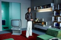 Der gleiche Himmel – Der erste Schritt für Lars Weber (Tom Schilling) ist getan: Er hat seine "West-Wohnung" bezogen. Wird er seinen Auftrag erfolgreich abschließen können?