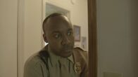 Tödliche Stille – Officer entering room, looking guarded.