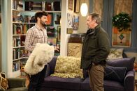 Last Man Standing – Ryan (Jordan Masterson, l.);Mike (Tim Allen, r.)