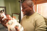 Station 19 – Station 19 Staffel 3 Folge 7 Frischgebackener Vater: Okieriete Onaodowan als Dean Miller