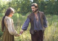 The New World – Als sich John (Colin Farrell) und die indianische Prinzessin (Q’orianka Kilcher) in England wiedersehen, muss sie sich - mittlerweile Ehefrau eines anderen Mannes und Mutter eines kleinen Jungen - zwischen zwei Männern entscheiden.