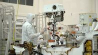 Mission Mars 2020 – Mars 2020 Flight Technicians Seth Harvey and Christian Mangano conducting Remote Sensing Mas test, JPL Spacecraft Assembly Facility, June 2019. (NASA/JPL-CALTECH )