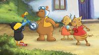 Der kleine Rabe Socke – Fritzi und Stulle sind begeistert – Socke hat Eddis Dreirad wiedergefunden.