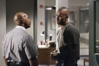 Criminal Minds – Um den Mörder von Abbey Kelton ausfindig zu machen, muss Morgan (Shemar Moore, r.) den Geistlichen Father Marks (Michael Beach, l.) vernehmen. Doch wird er dadurch der Lösung des Falls näher kommen?