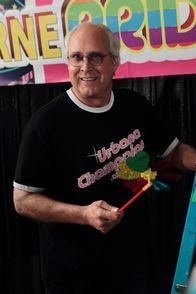 Community – Seine Feuchttücher kommen so gut an, dass Pierce (Chevy Chase) beschließt, eine Schwulenparty in Greendale zu geben, um den Verkauf anzukurbeln. Alles läuft nach Plan, bis sein strenger Vater Cornelius Hawthorn auftaucht ...