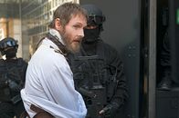 Mission: Impossible - Fallout – Die Terrorgruppe "Syndikat" fordert die Befreiung ihres ehemaligen Chefs Solomon Lane (Sean Harris, M.), den Ethan und seine Truppe vor zwei Jahren geschnappt hatten.