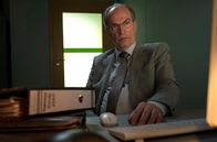 Stenzels Bescherung – Stenzel (Herbert Knaup) zapft das brachliegende Konto eines Verstorbenen an.