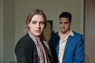 Tatort (Das Erste) – Michaela (Morgane Ferru) und Nasir (Yasin el Harrouk).