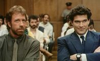Delta Force 2 - The Colombian Connection – Scott McCoy (Chuck Norris,l.) und sein Freund Bobby Chavez (Paul Perri) hoffen auf eine gerechte Strafe für Drogenboss Ramon Cota, doch dieser kommt auf Kaution frei.