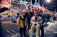 Malcolm mittendrin – Auf dem Jahrmarkt entdecken Dewey (Erik Per Sullivan, l.), Malcolm (Frankie Muniz, 2.v.l.), Stevie (Craig Lamar Traylor, r.) und Reese (Justin Berfield, 2.v.r.) die Geisterbahn ...