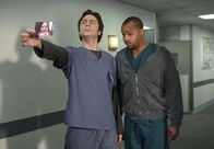 Scrubs - Die Anfänger – (v.li.) Zach Braff (John 'J.D.' Dorian), Donald Faison (Chris Turk).