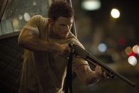 Java Heat - Insel der Entscheidung – Immer wieder muss FBI Agent Jake Travers (Kellan Lutz) feststellen, dass die Allianzen und Fronten schneller wechseln als die Sonnenaufgänge ...
